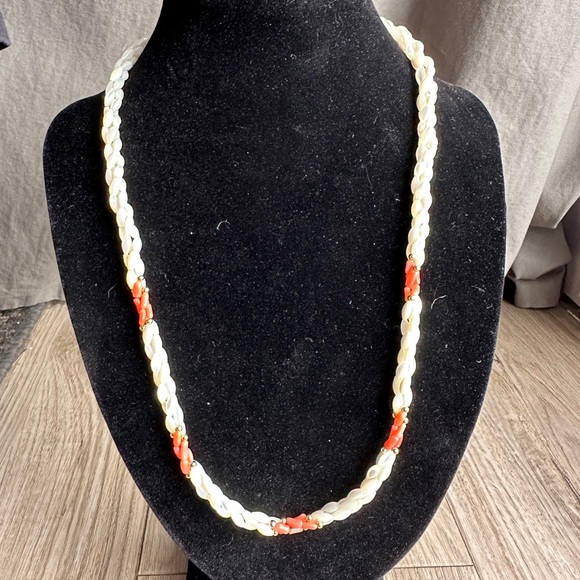 22” 3-Strand Freshwater/Rice/Seed Pearls and Coral Necklace, Vintage 1980’s - Picture 3 of 8